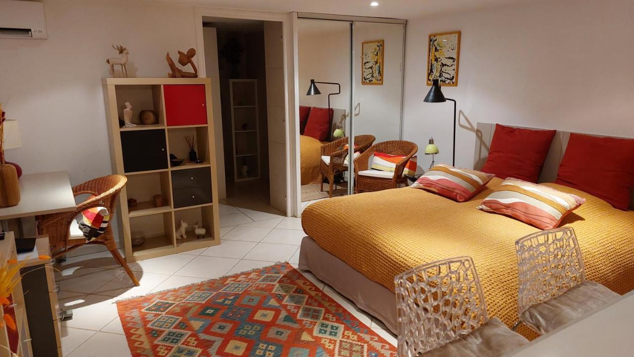 Studio Independant Pres Du Centre Ville Nîmes Eksteriør bilde